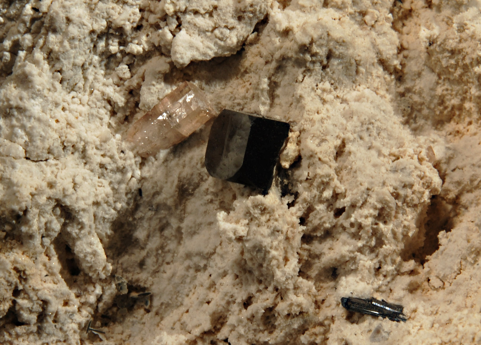 Bixbyite
4.9 x 5.6 cm
(Autor: Michael Shaw)
