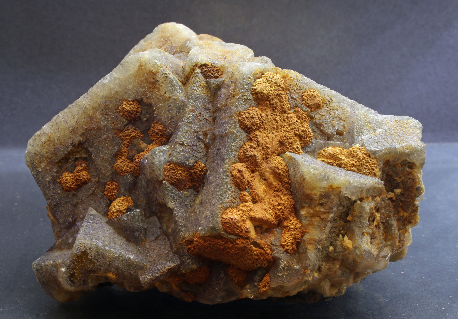 Fluorite, Baryte
9 x 6 x 6 cm
(Autor: James Catmur)