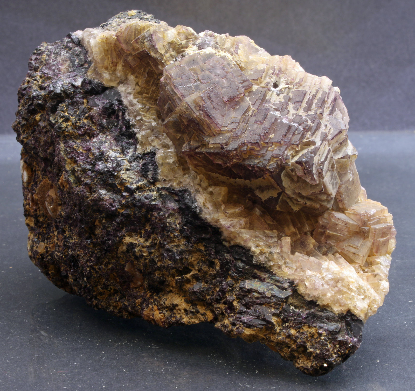 Fluorite
11 x 8 x 6 cm
(Autor: James Catmur)