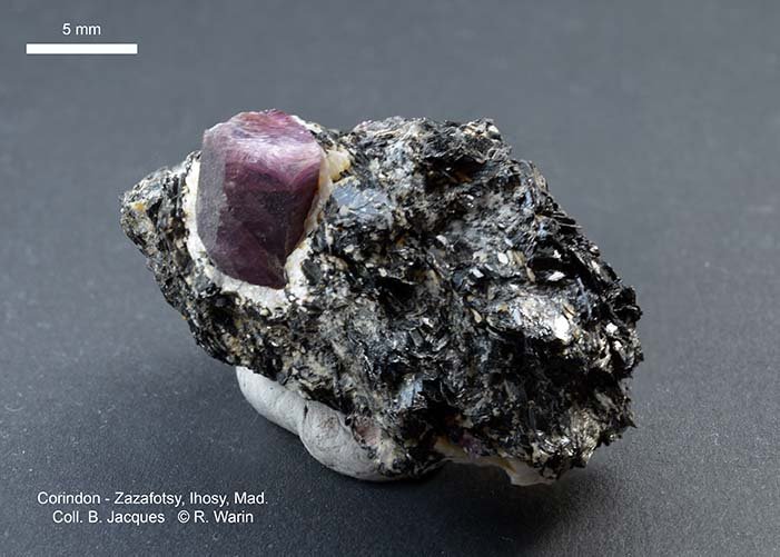 Corundum
(Autor: Roger Warin)