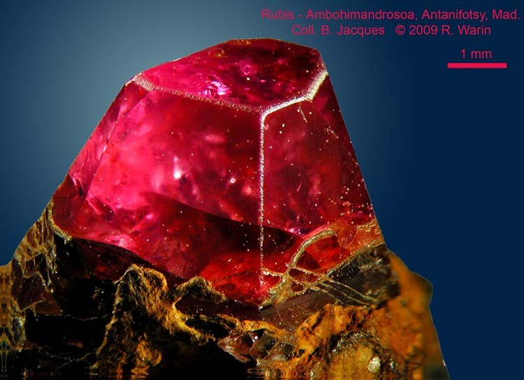Corundum (variety ruby)
(Autor: Roger Warin)