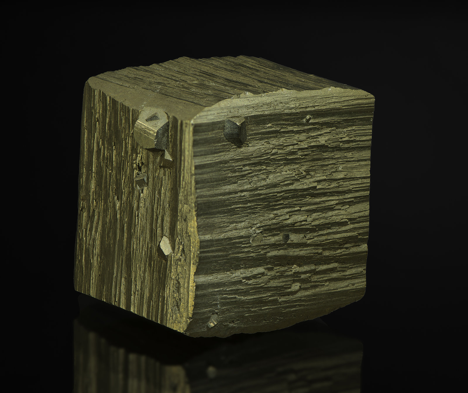 Pyrite
40 x 38 x 35 mm
(Autor: Rob Schnerr)