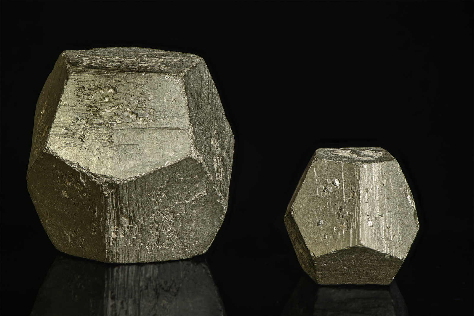 Pyrite
ca. 25 x 25 x 25 mm (the biggest)
(Autor: Rob Schnerr)