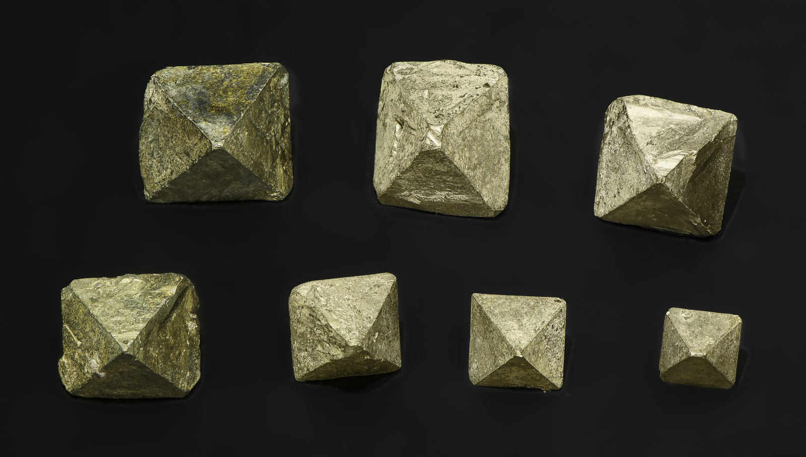 Pyrite
16 mm (the biggest)
(Autor: Rob Schnerr)
