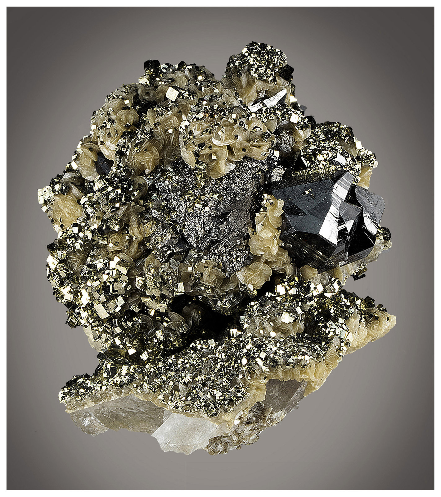 Cassiterite, Pyrite, Arsenopyrite, Siderite
6 cm x 4 cm x 4 cm
(Autor: silvia)