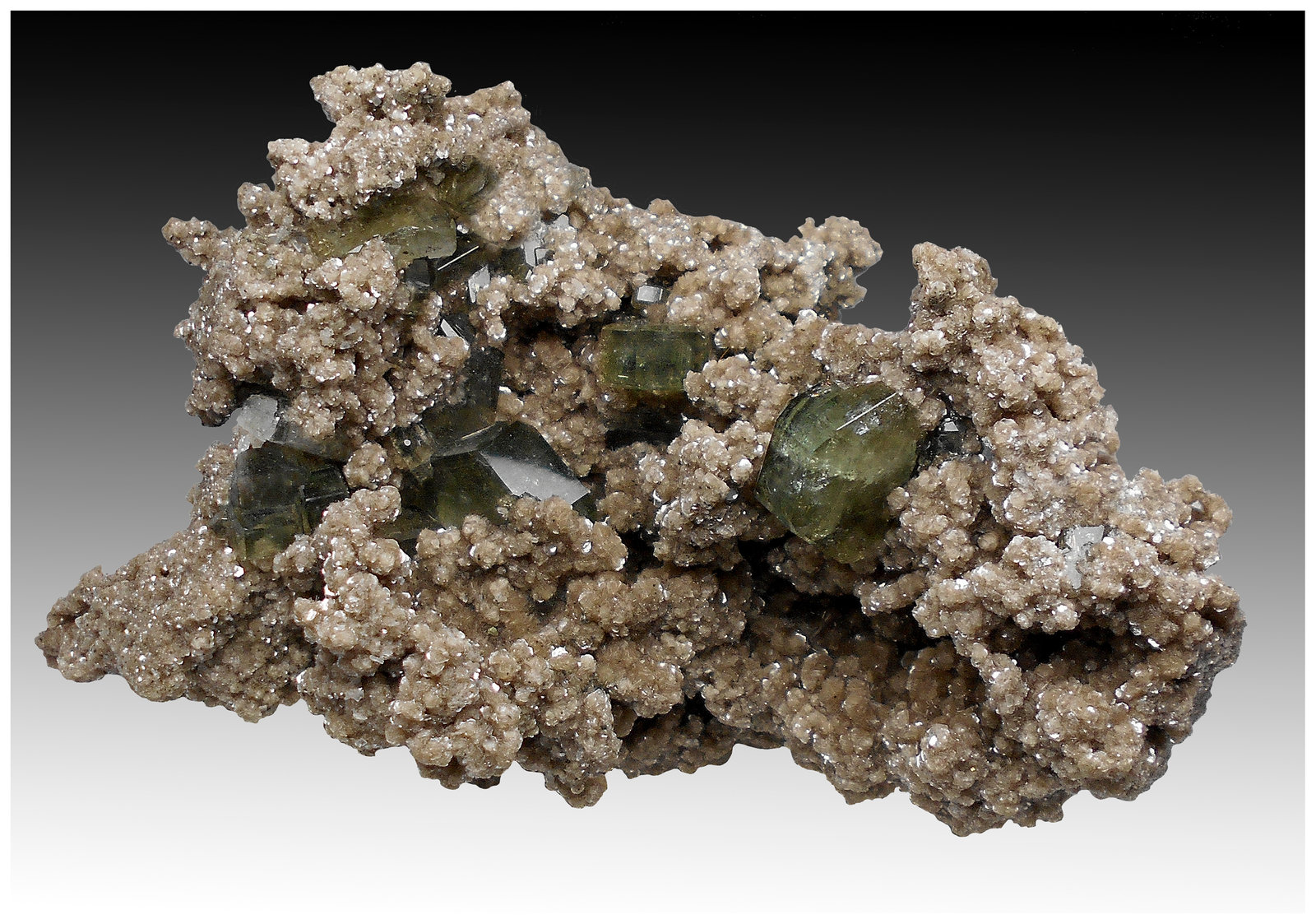 Fluorapatite, Muscovite
11 cm x 6 cm x 5 cm
(Autor: silvia)