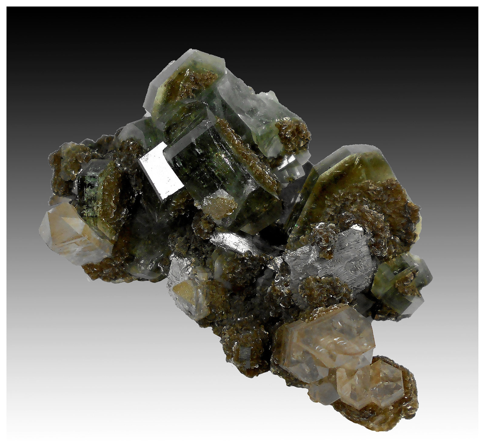 Fluorapatite, Quartz, Muscovite, Arsenopyrite
8 cm x 4 cm x 3 cm
(Autor: silvia)