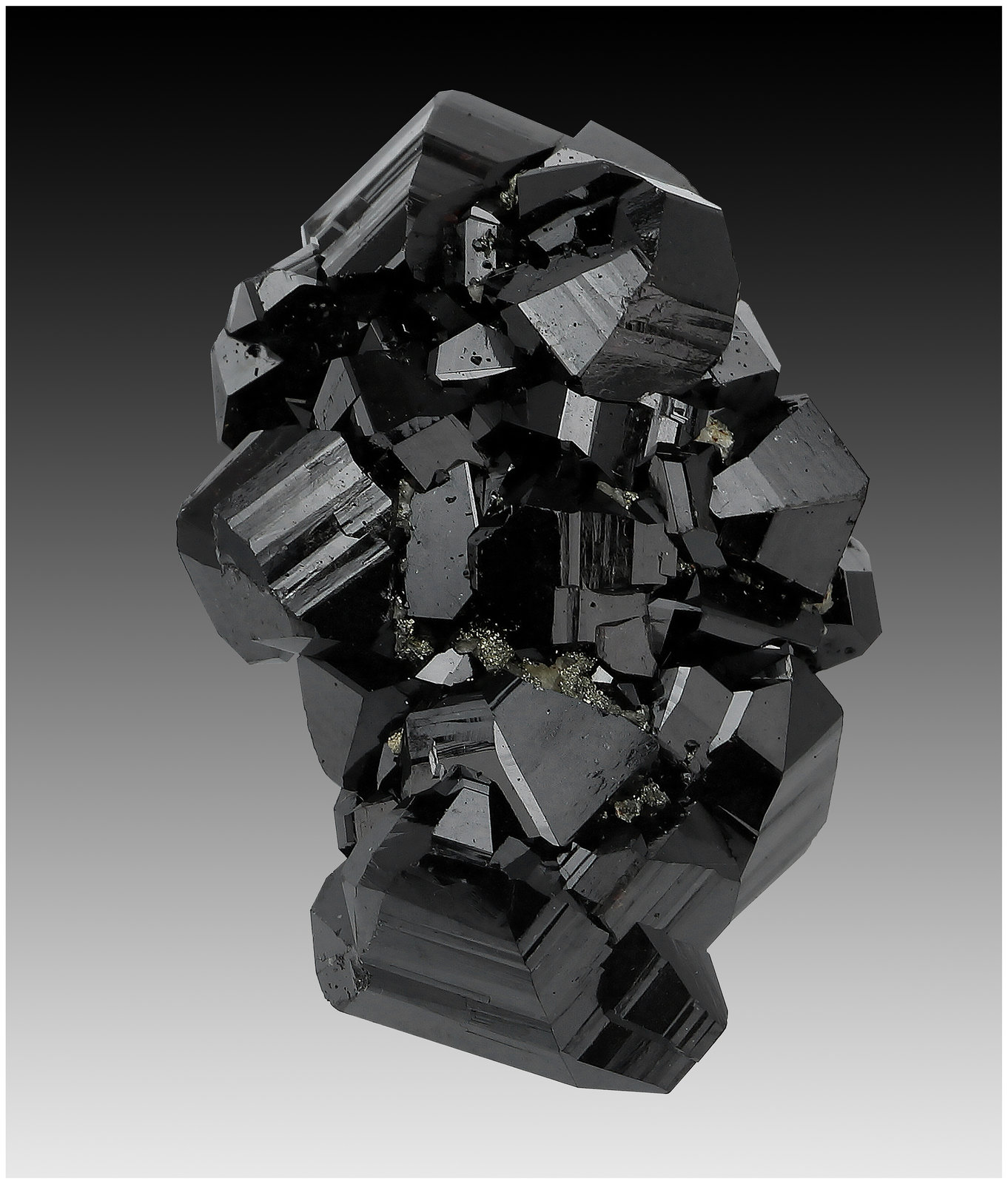 Cassiterite, Muscovite, Pyrite
35 mm x 25 mm x 15 mm
(Autor: silvia)