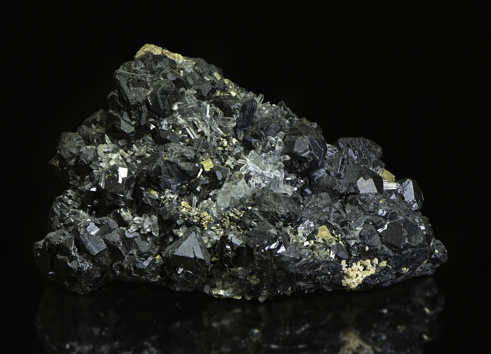Sphalerite
75 x 45 x 40 mm
(Autor: Rob Schnerr)