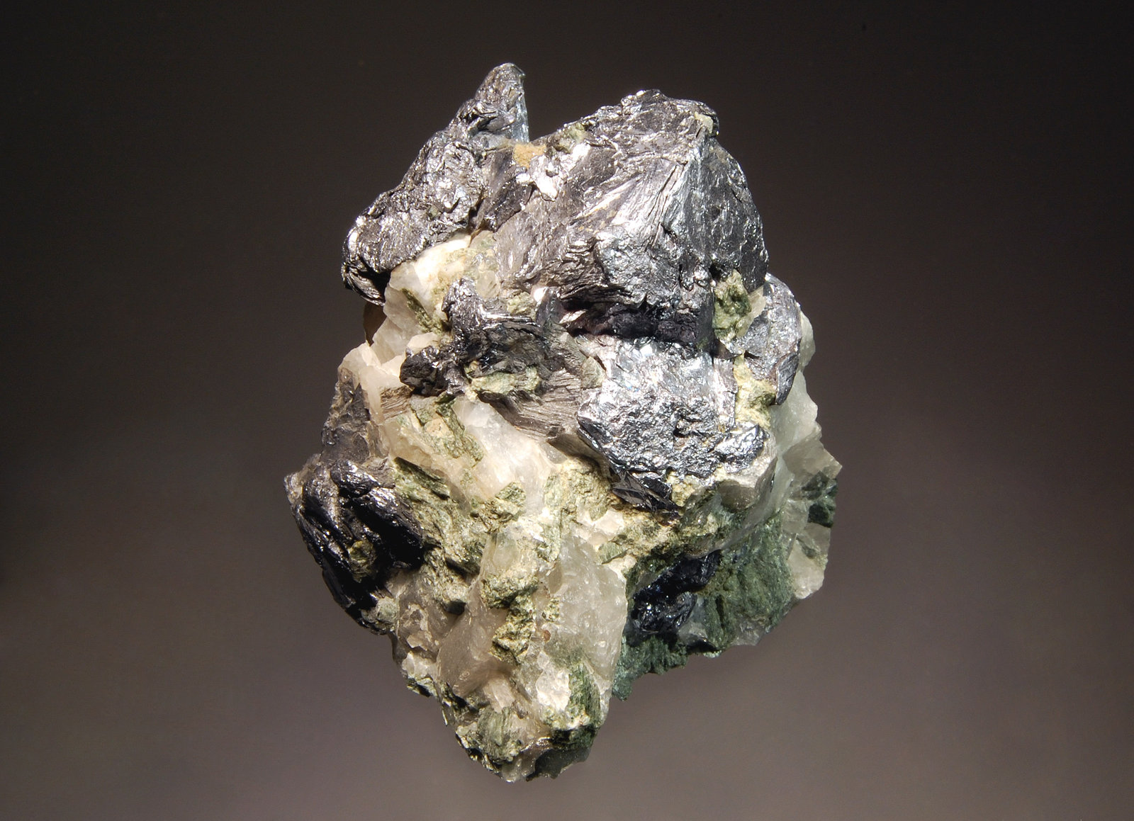 Molybdenite
5.1 x 5.5 cm
(Autor: Michael Shaw)