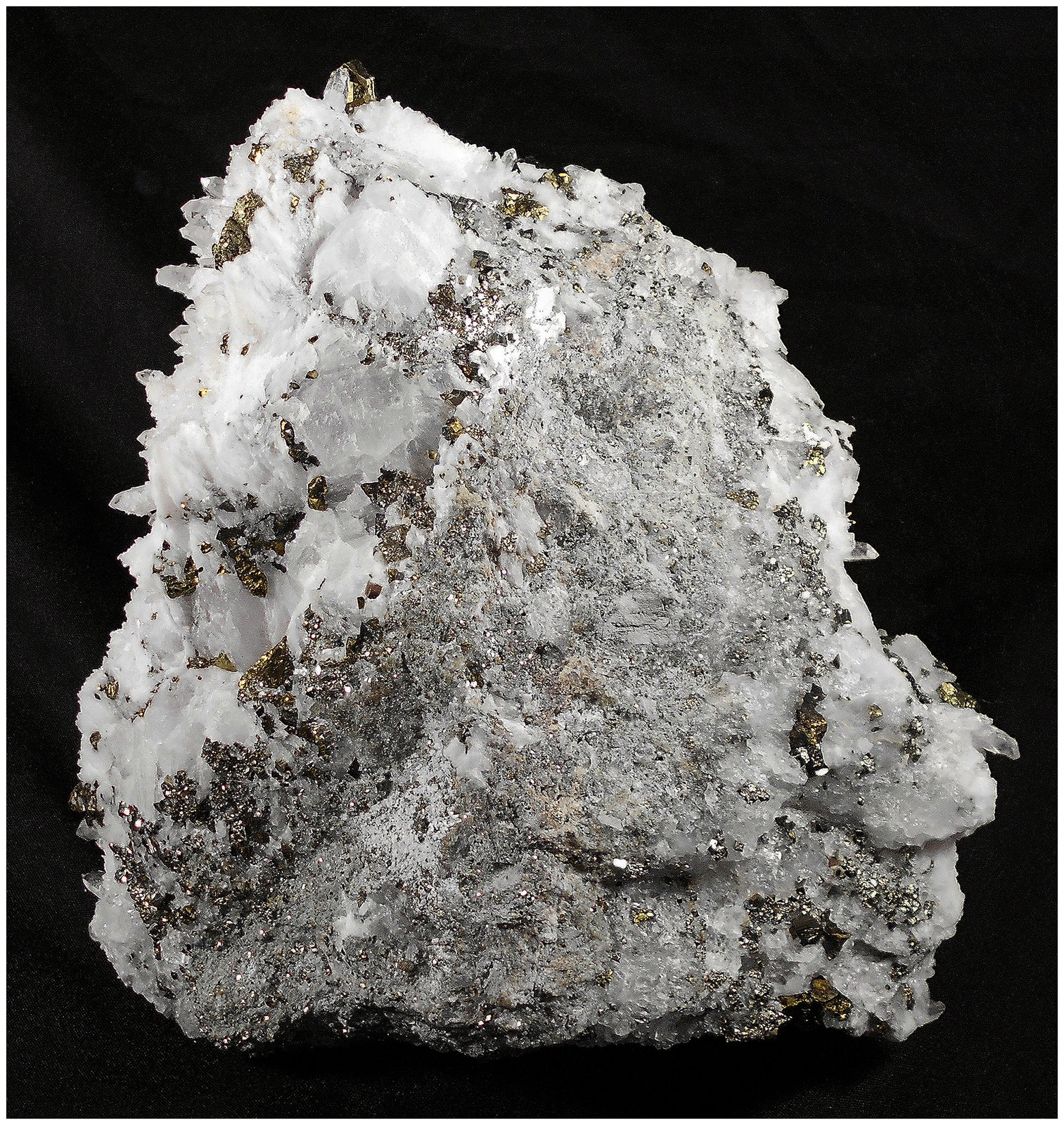 Chalcopyrite, Quartz, Calcite
16 cm x 15 cm x 7 cm
(Autor: silvia)