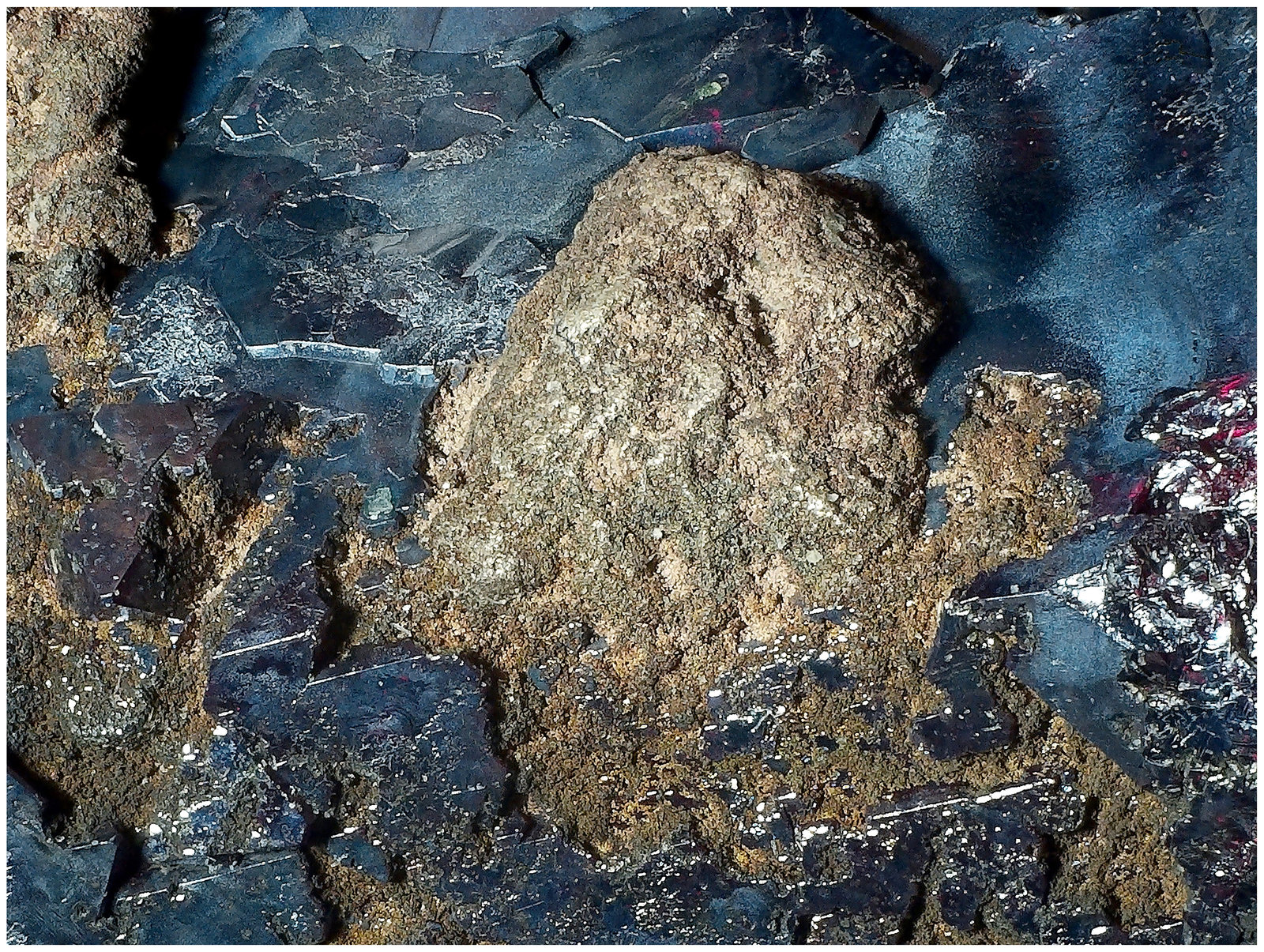 Cuprite and Silver
75 mm x 50 mm x 50 mm
(Autor: silvia)