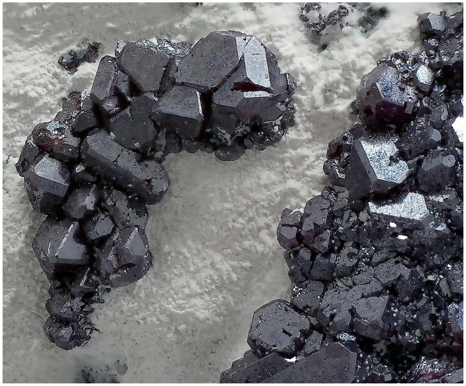 Cuprite
12 cm x 6 cm x 4 cm
(Autor: silvia)