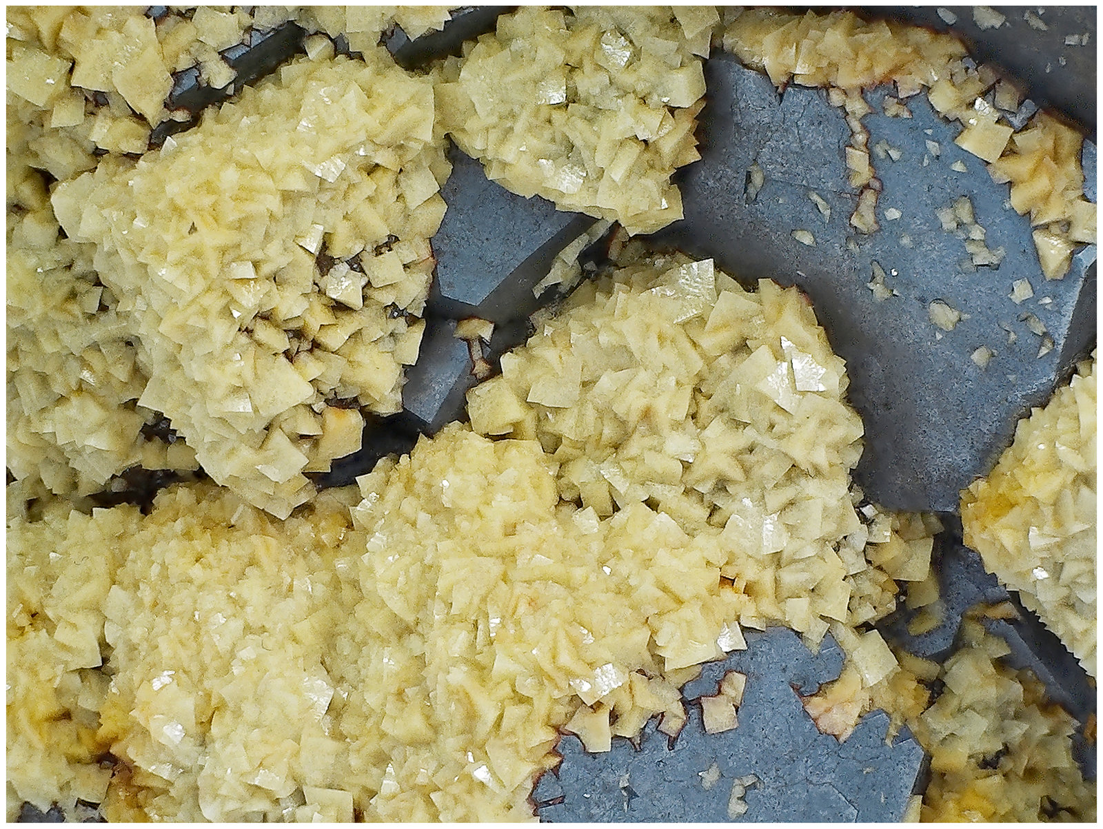 Galena with Dolomite (variety Fe-bearing dolomite)
110 mm x 80  mm x 60 mm
(Autor: silvia)