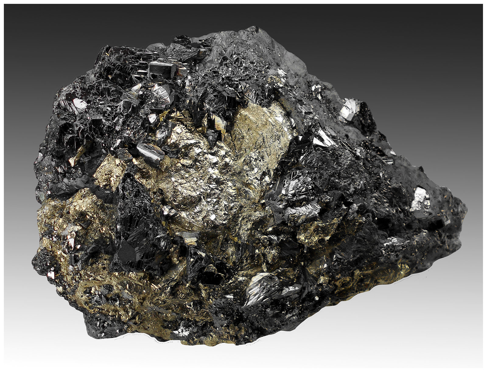 Tetrahedrite, Sphalerite, Pyrite
14 cm x 10 cm x 6 cm
(Autor: silvia)