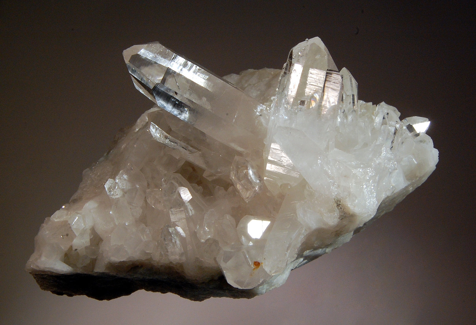 Quartz
5.6 x 9.8 cm
(Autor: Michael Shaw)