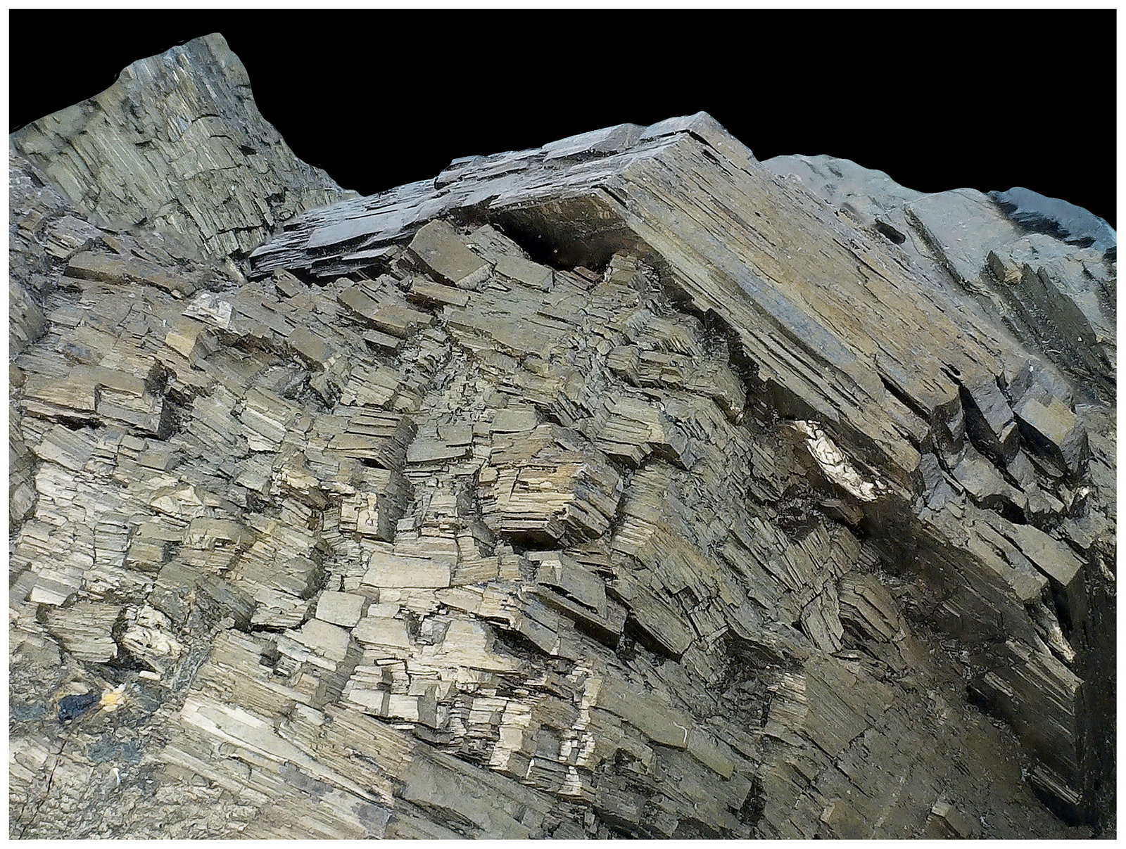 Pyrrhotite, Sphalerite, Quartz
12 cm x 9 cm x 8 cm
(Autor: silvia)