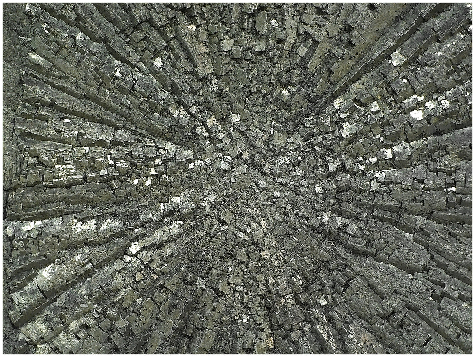 Pyrite
110 mm x 105 mm x 8 mm
(Autor: silvia)