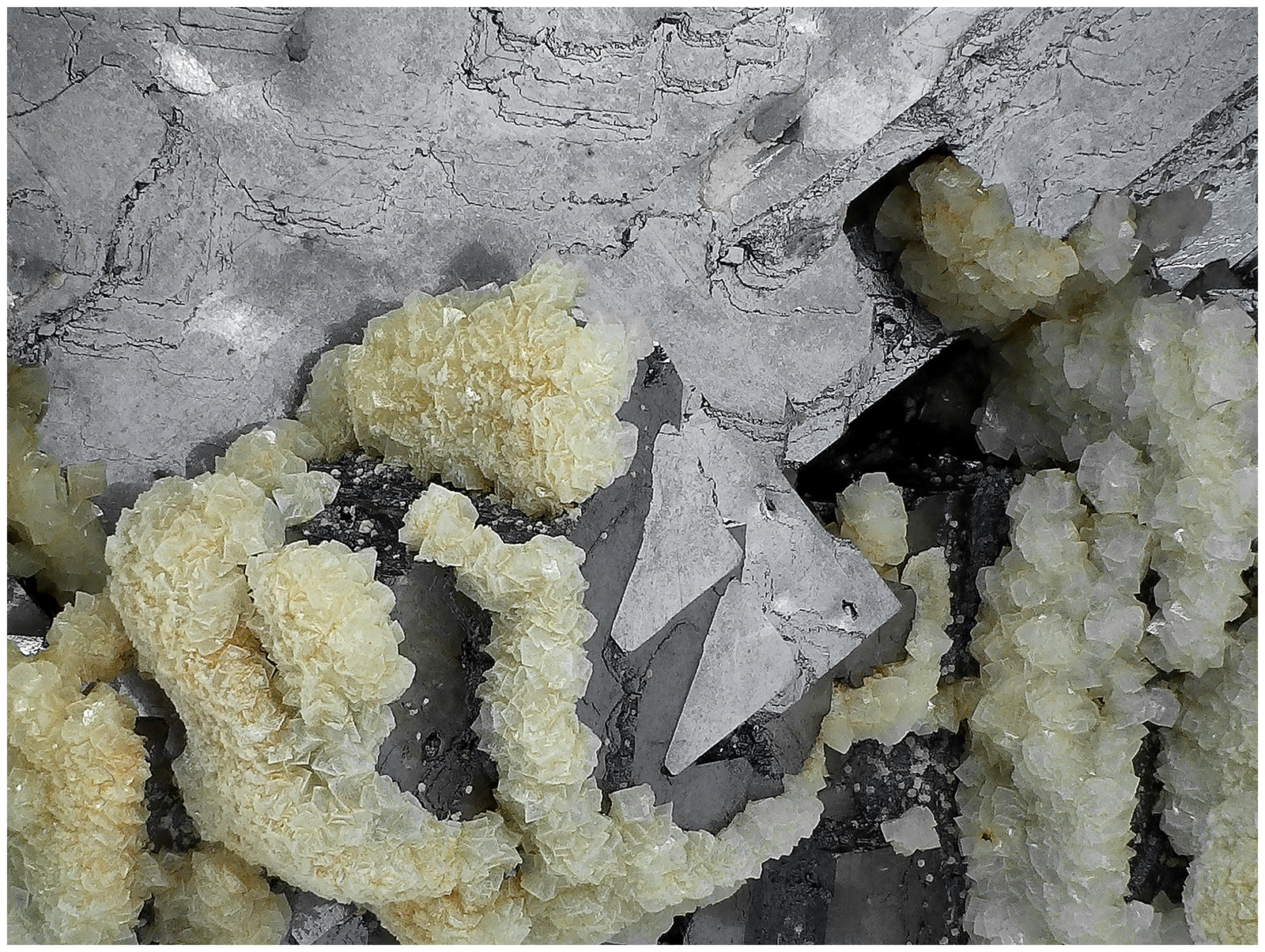 Galena, Calcite
140 mm x 110 mm x 100 mm
(Autor: silvia)