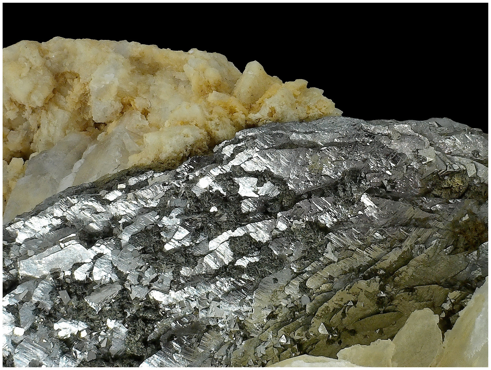 Lollingite, Arsenopyrite, Dolomite, Calcite, Magnetite and Fluorite.
90 mm x 90 mm x 60 mm
(Autor: silvia)