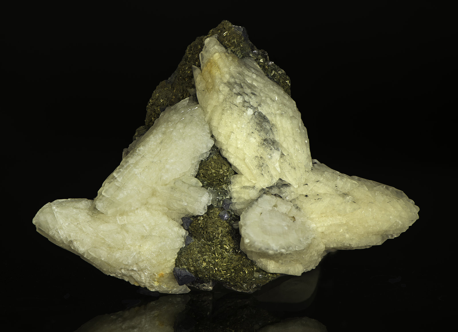 Calcite, Marcasite, Galena
115 x 85 x 37 mm
(Autor: Rob Schnerr)