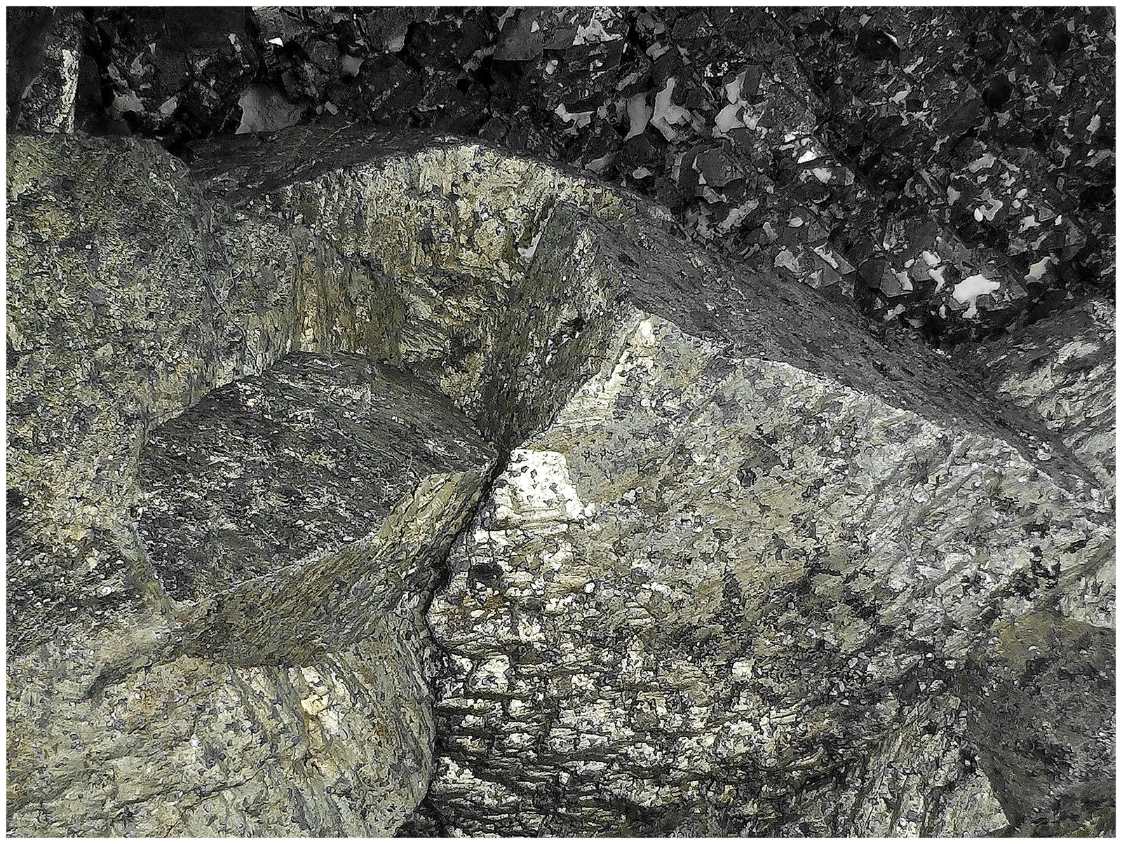 Chalcopyrite, Galena, Sphalerite and Pyrite
14 cm x 11 cm x 5 cm
(Autor: silvia)