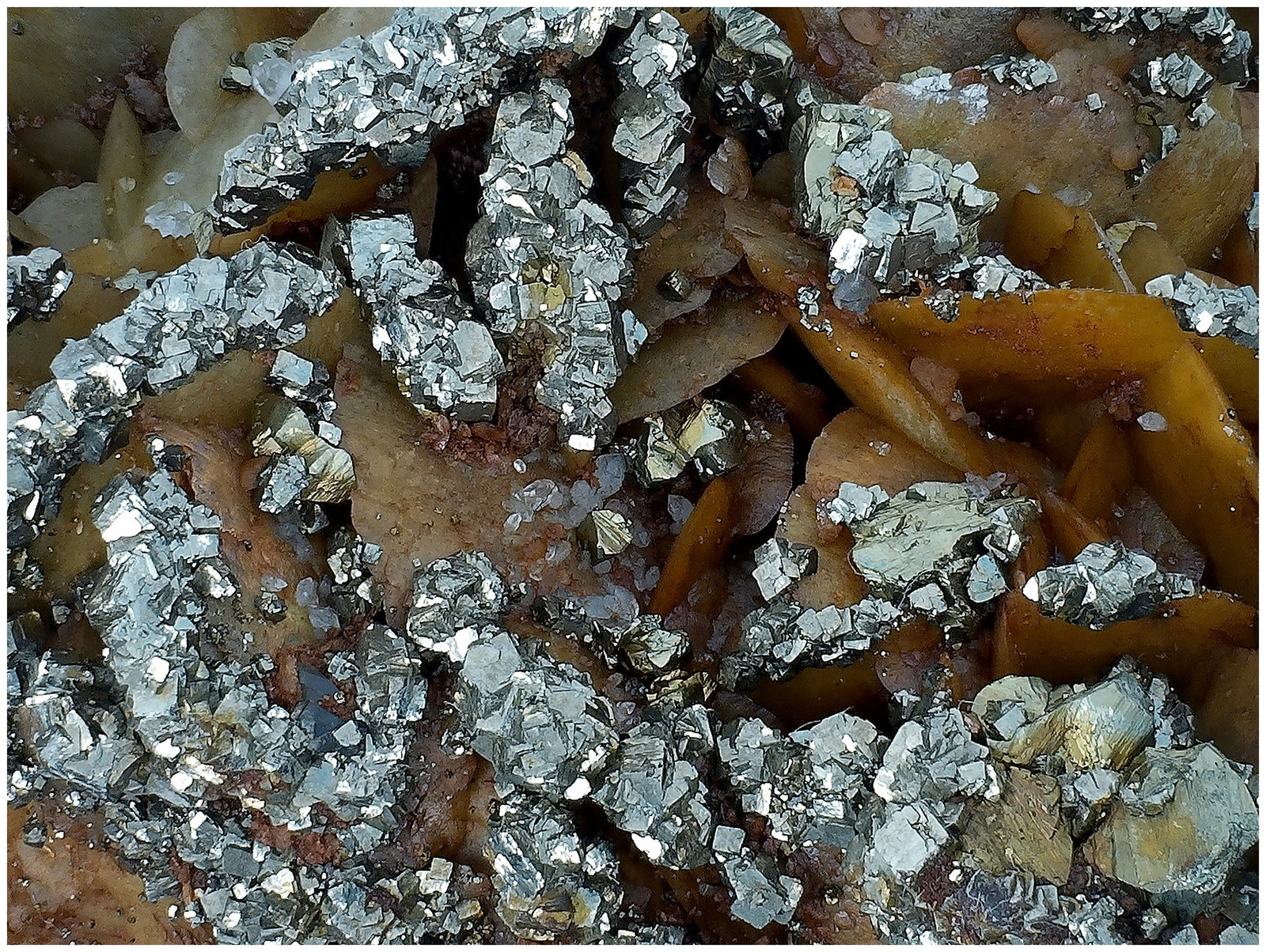 Siderite, Pyrite, Quartz
110 mm x 80 mm x 70 mm
(Autor: silvia)
