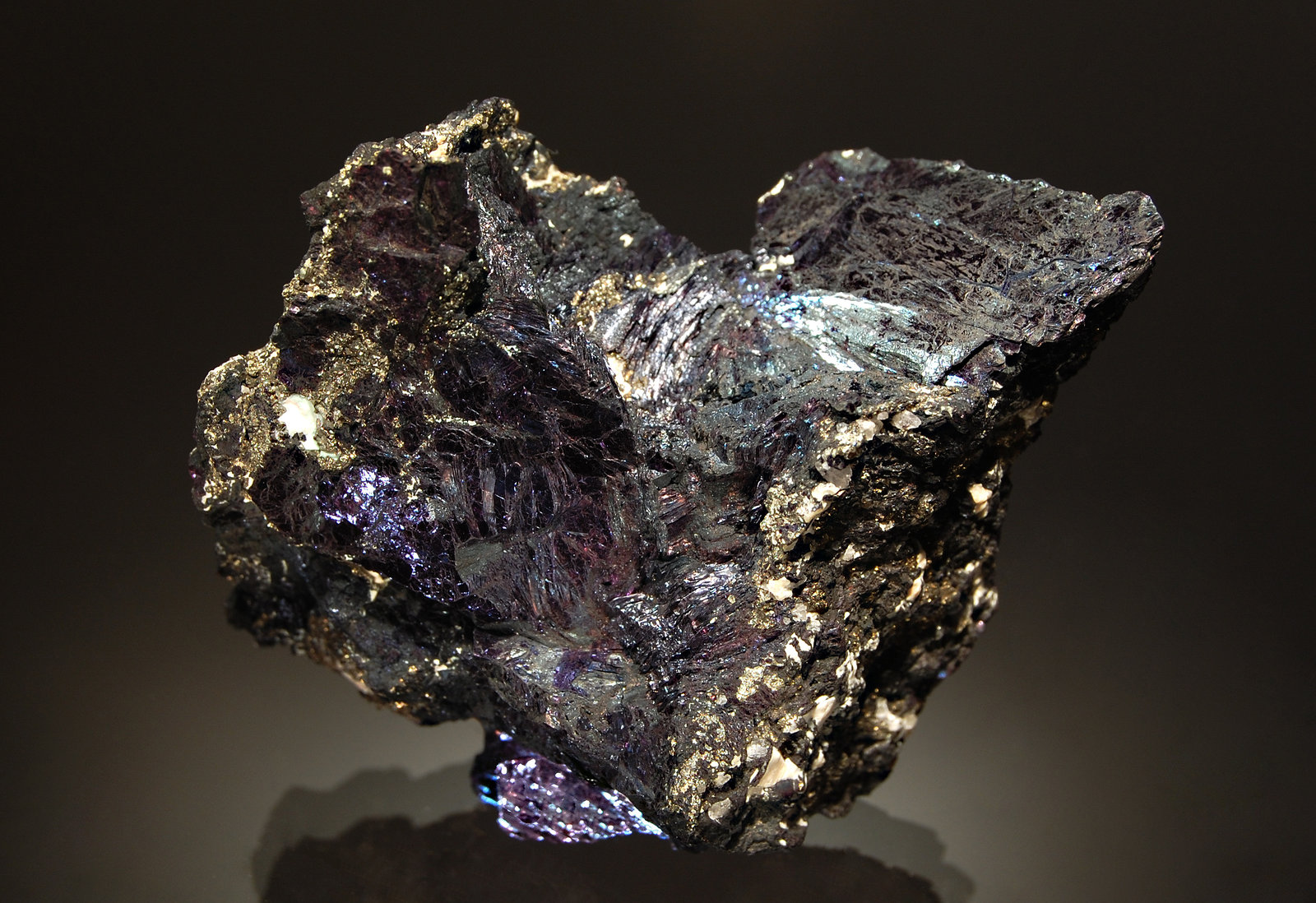 Covellite
6.2 x 6.7 cm.
(Autor: Michael Shaw)