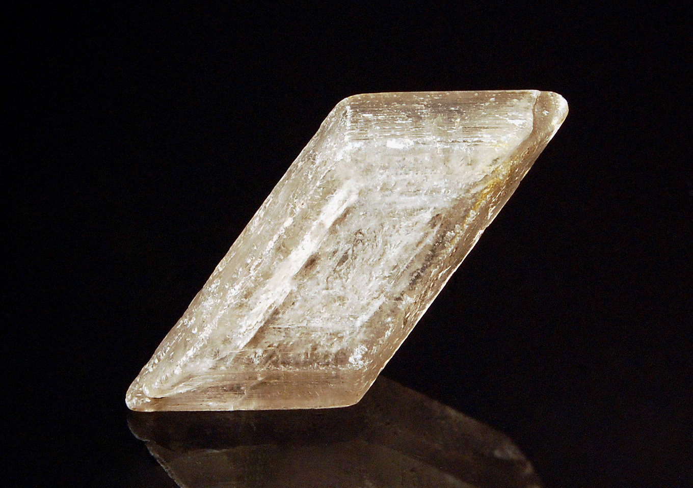 Gypsum
1.2 x 3.0 cm
(Autor: Michael Shaw)