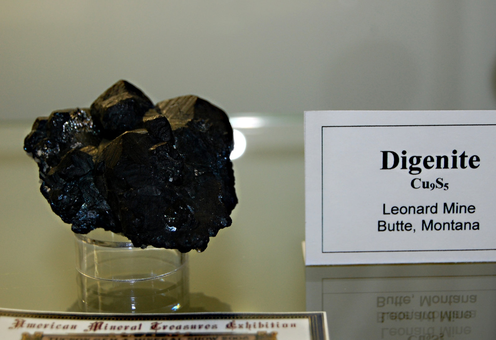 Digenite
Appox. 6.0 cm across
(Autor: Michael Shaw)
