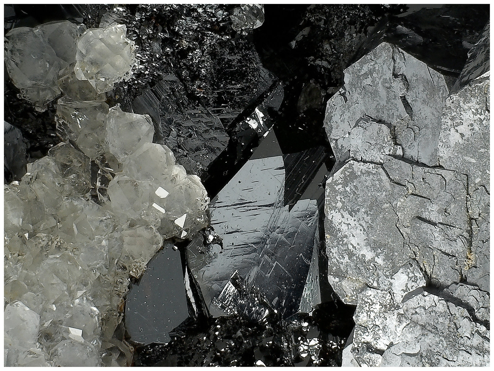 Galena, Quartz, Sphalerite
15 cm x 13 cm x 7 cm
(Autor: silvia)