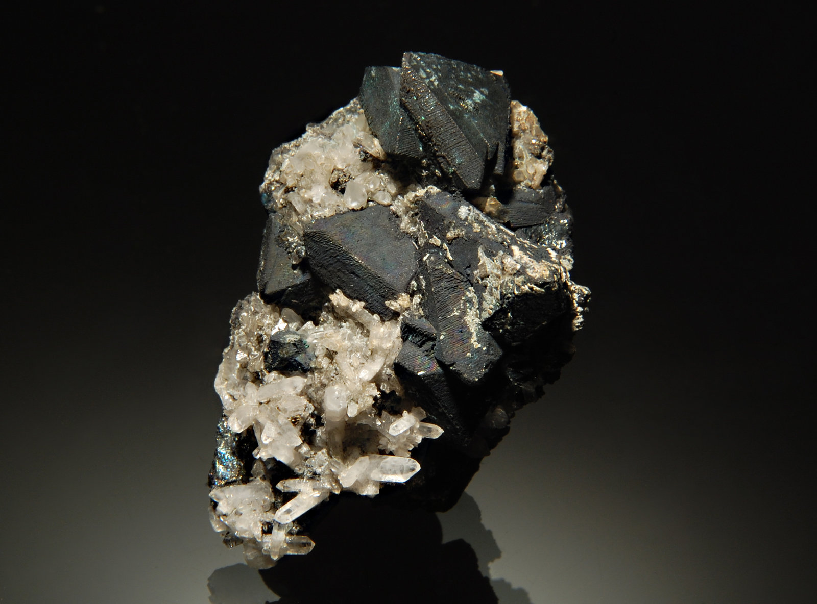 Tennantite
3.9 x 4.8 cm
(Autor: Michael Shaw)