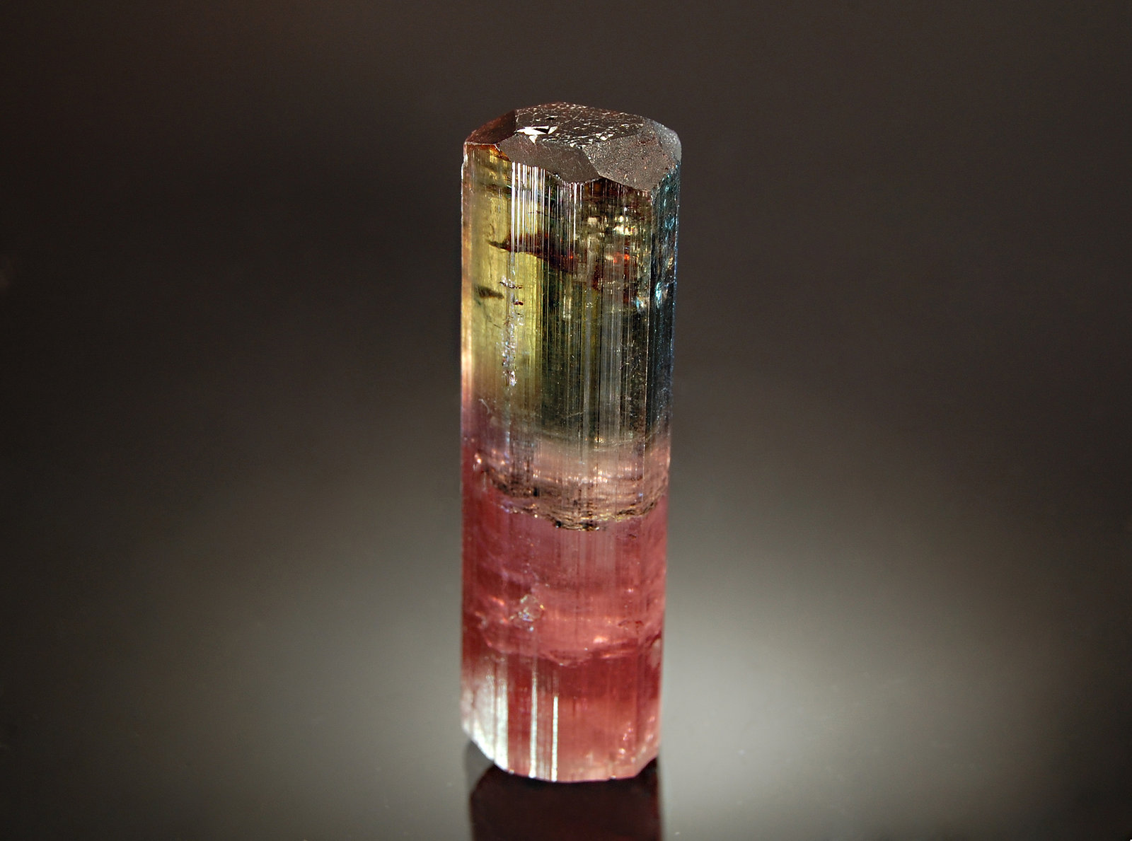 Elbaite
1.5 x 6 cm
(Autor: Michael Shaw)