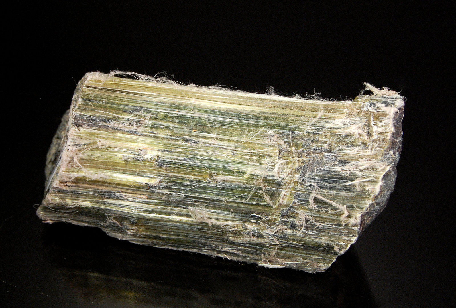 Chrysotile
6.4 x 2.7 x 2.2 cm
(Autor: Michael Shaw)