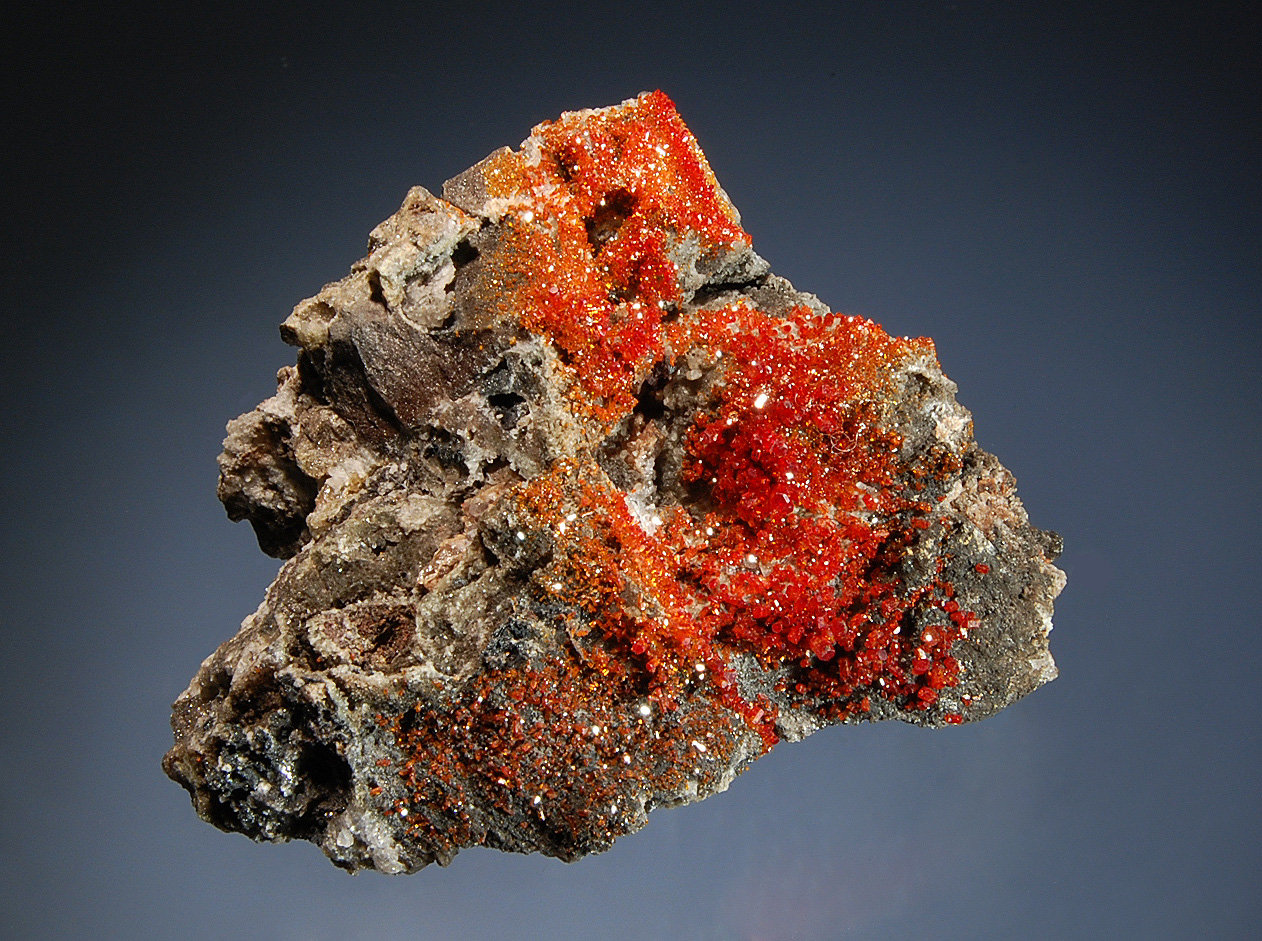 Vanadinite
4.5 x 5.5 cm
(Autor: Michael Shaw)