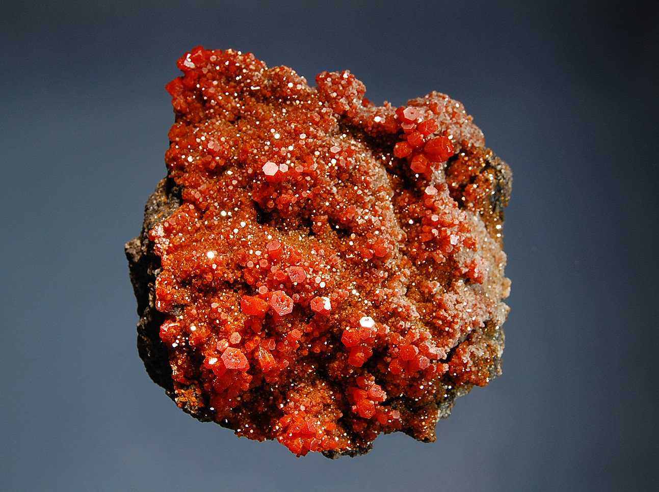 Vanadinite
6.0 x 6.3 cm
(Autor: Michael Shaw)