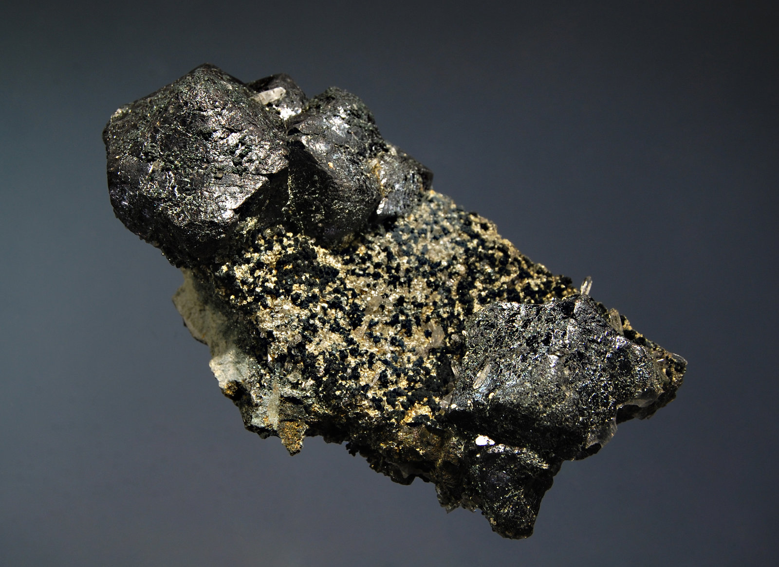 Magnetite
5.0 x 6.2 cm
(Autor: Michael Shaw)