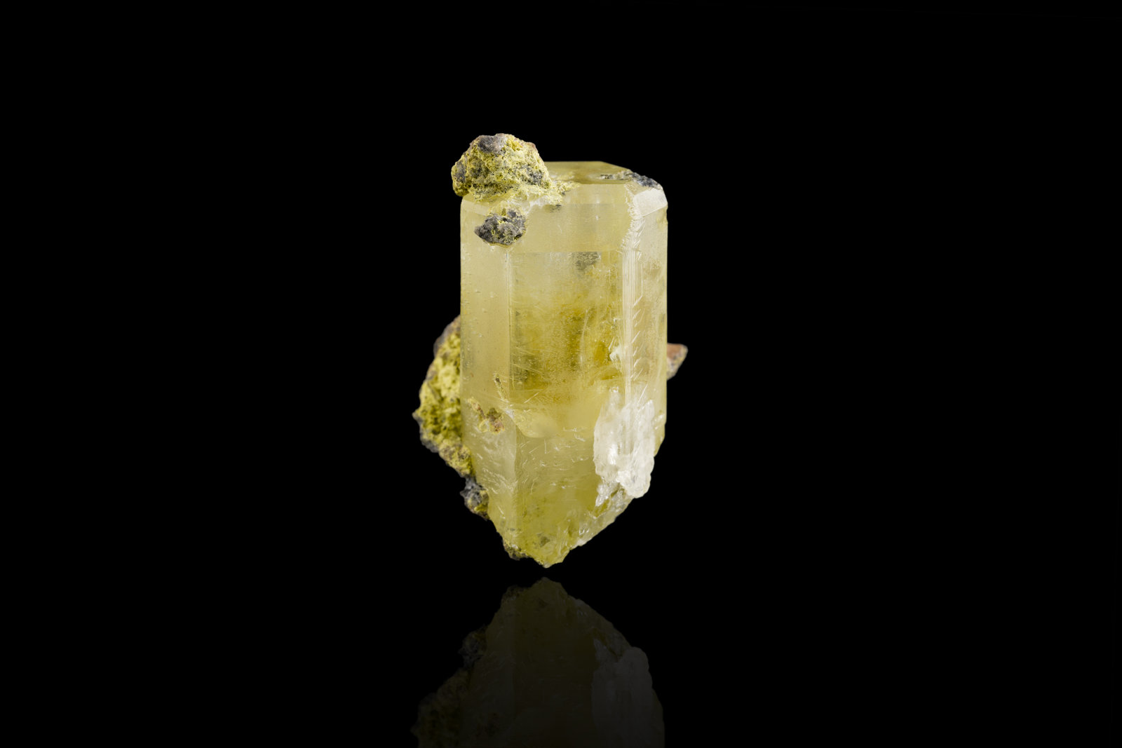 Mimetite
4,0	x	3,0	x	4,0	cm
(Autor: MIM Museum)