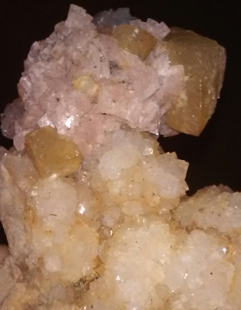 Quartz, Dolomite, Calcite
40 x 28 mm.
(Autor: jordanlowe1089)