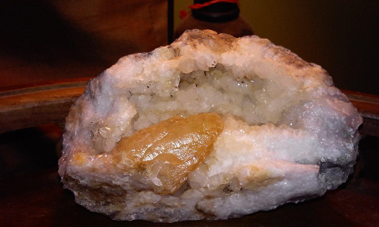 Quartz, Calcite
Calcite 45x30mm. Geode 412x3in.
(Autor: jordanlowe1089)