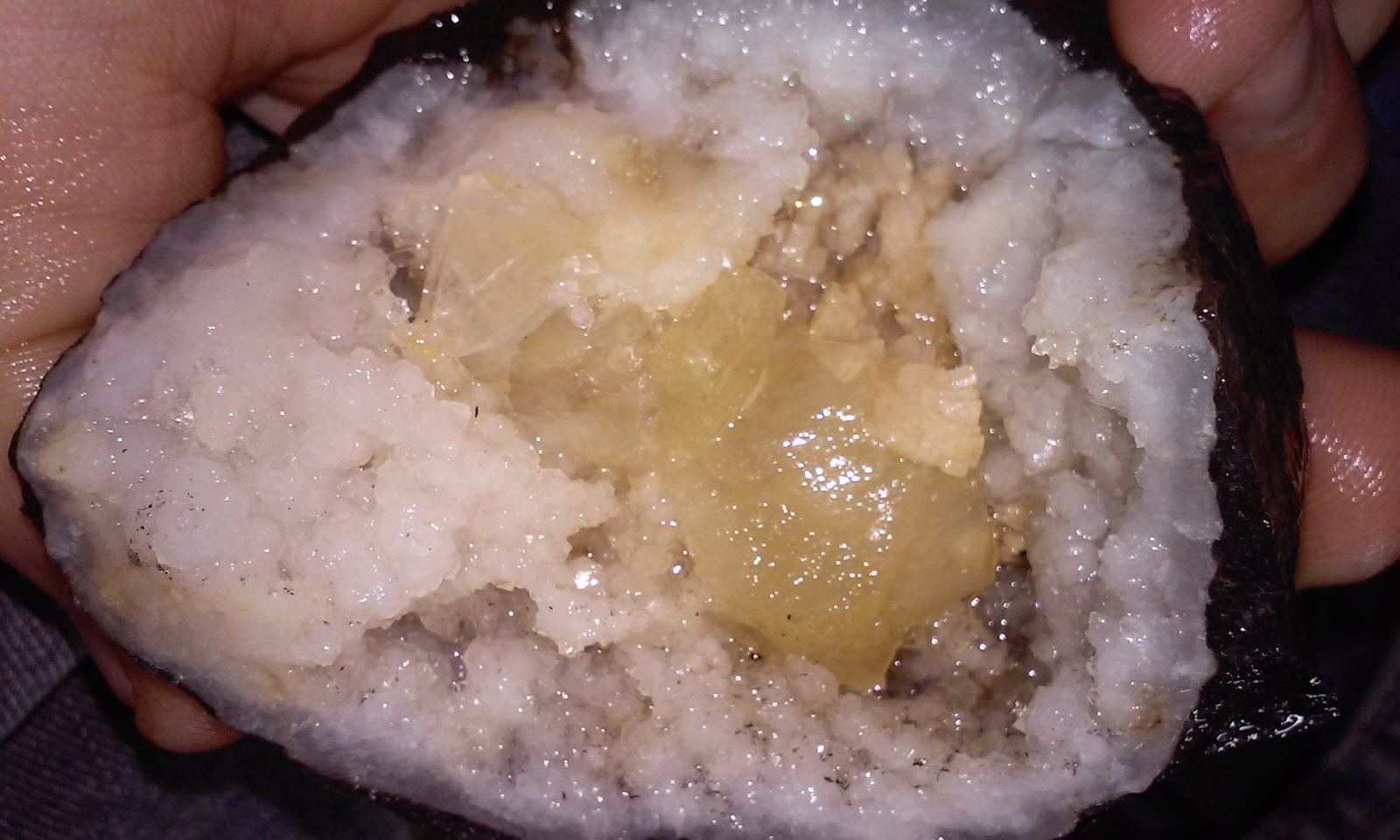 Calcite,quartz
3x3 1/2 in
(Autor: jordanlowe1089)