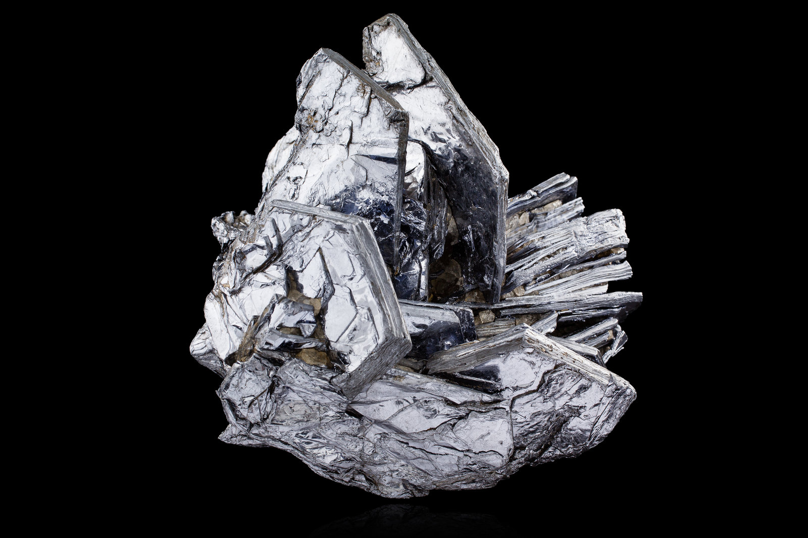 Molybdenite
14,0	x	11,5	x	12,0	cm
(Autor: MIM Museum)