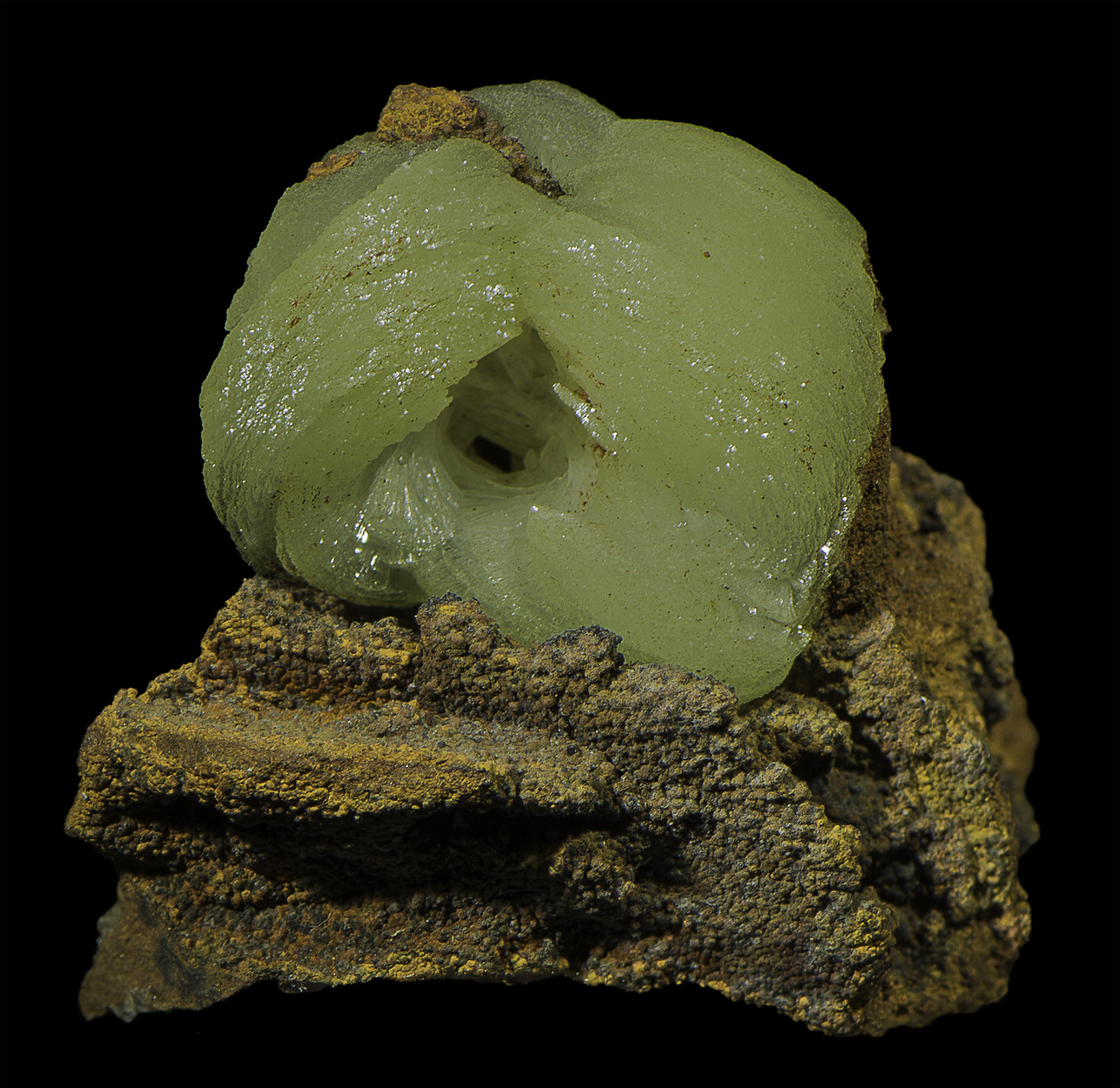Adamite
35 x 20 x 30 mm
(Autor: Rob Schnerr)