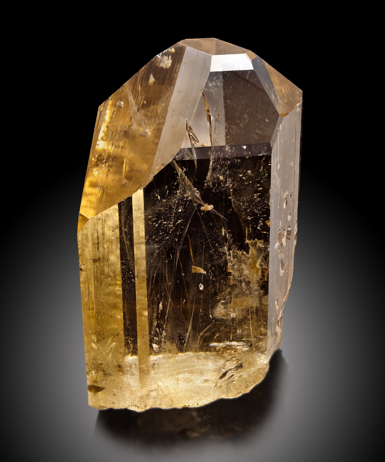 Topaz
15,0	x	11,0	x	18,0	cm
(Autor: MIM Museum)