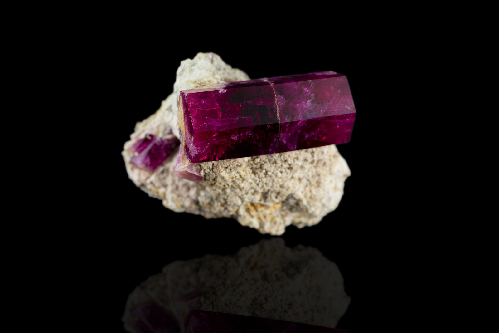 Beryl
3,5	x	4,0	x	4,0	cm
(Autor: MIM Museum)