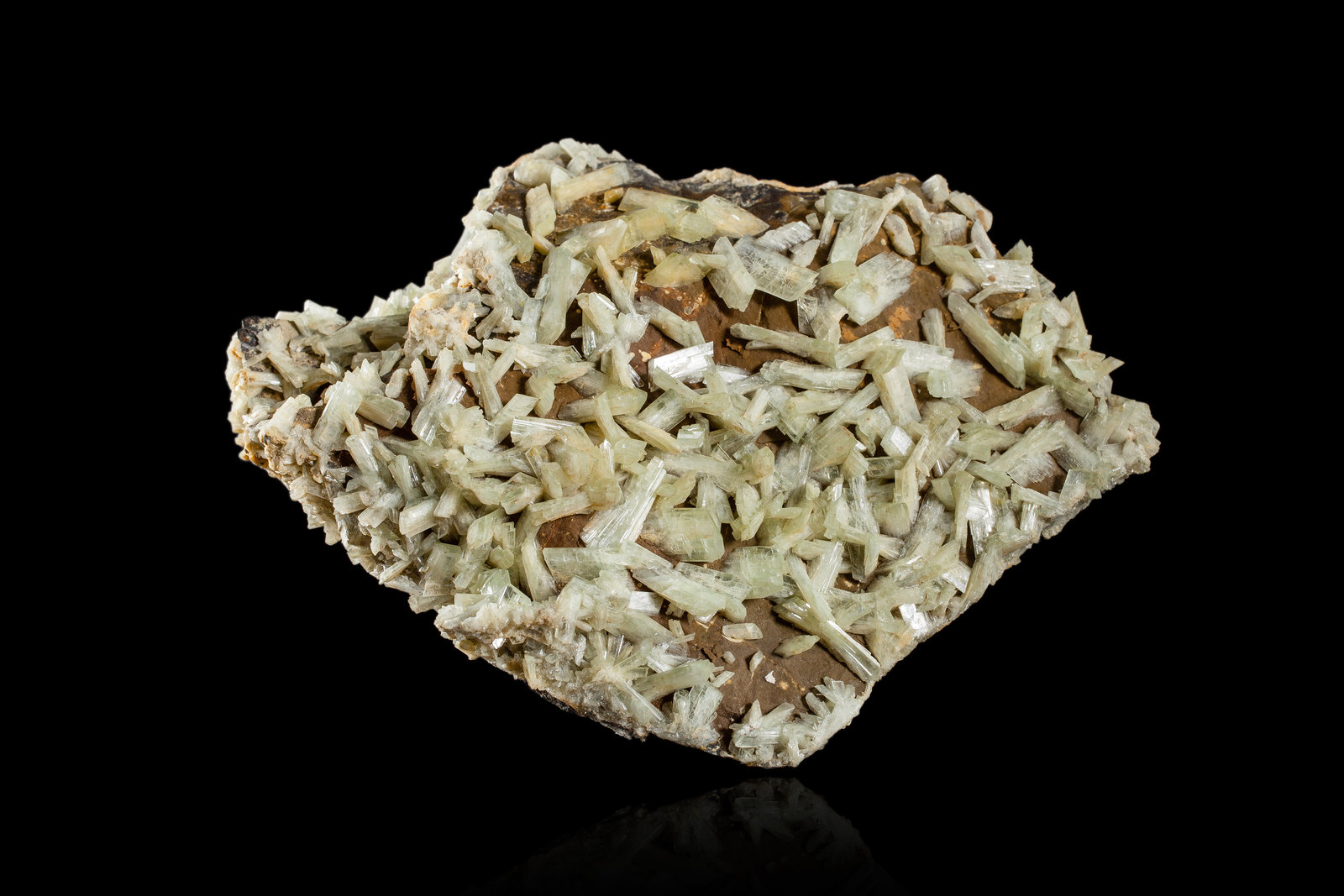 Paravauxite
14,0	x	10,0	x	4,0	cm
(Autor: MIM Museum)