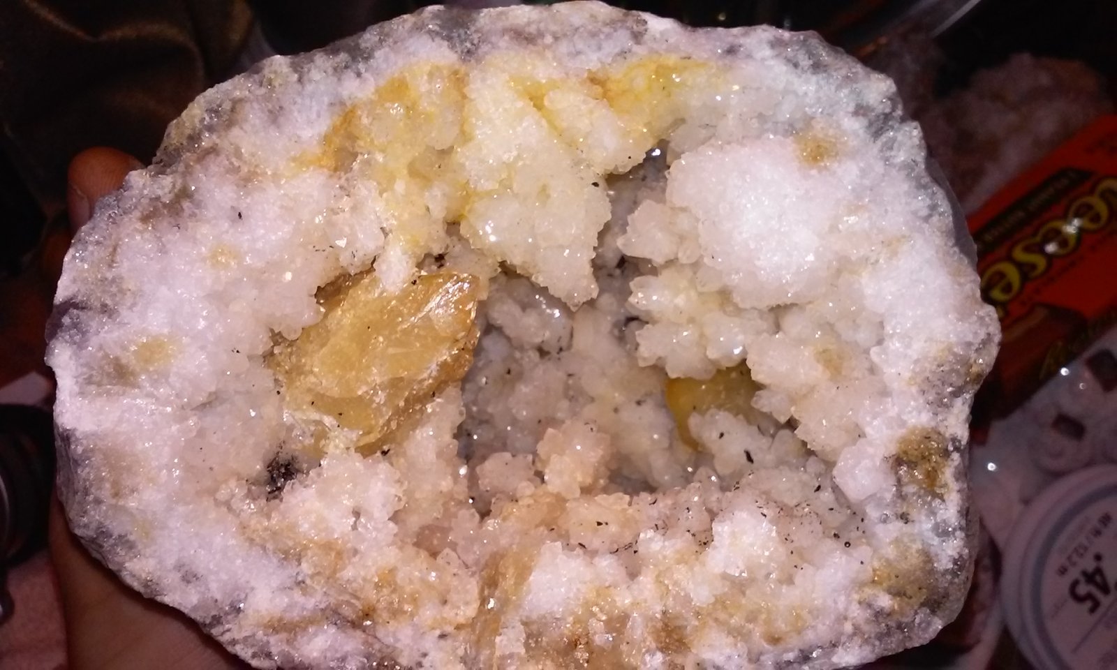 Calcite and Quartz
4 1/2 x 3 1/2 in.
(Autor: jordanlowe1089)