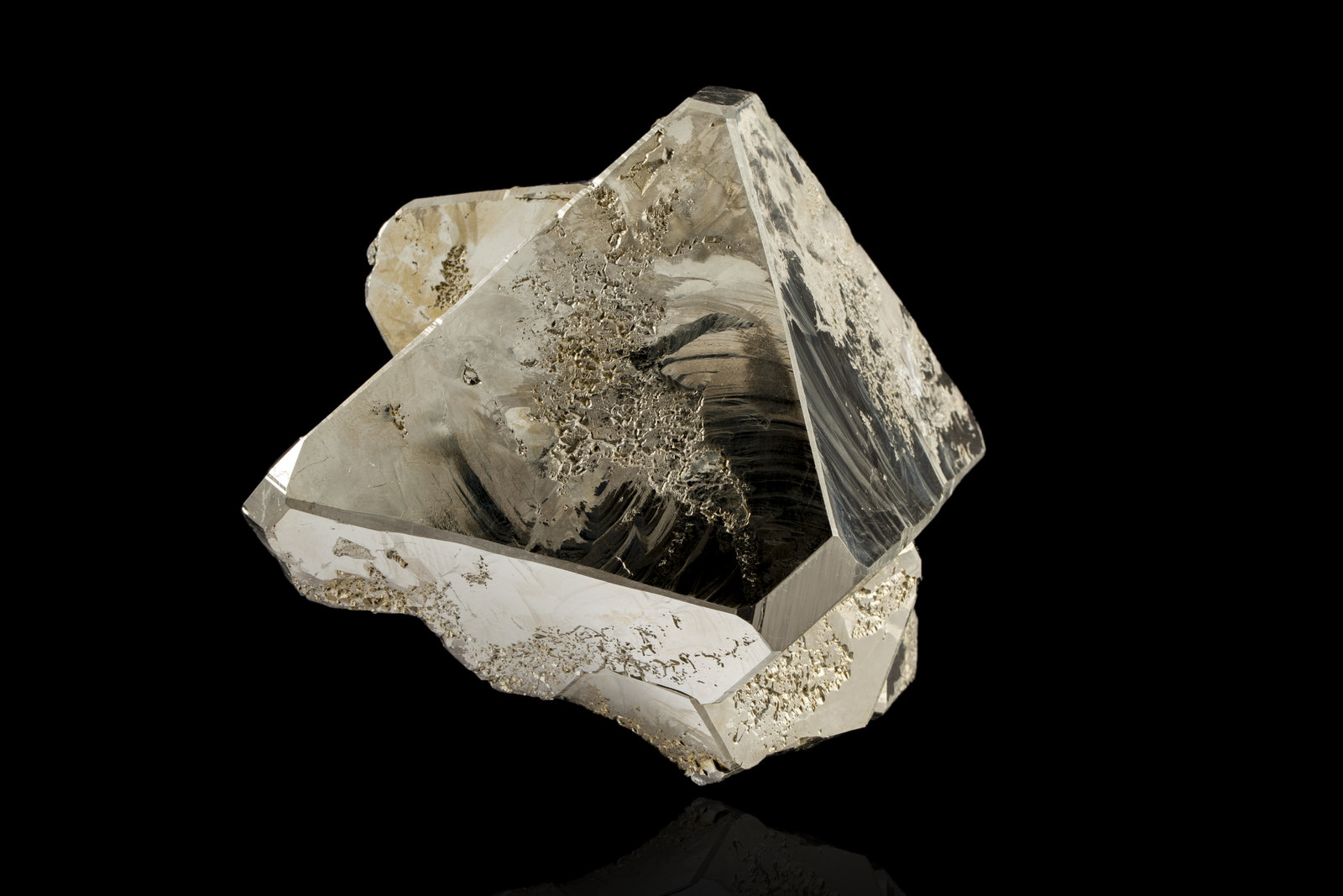 Pyrite
15,0	x	13,0	x	13,5	cm
(Autor: MIM Museum)