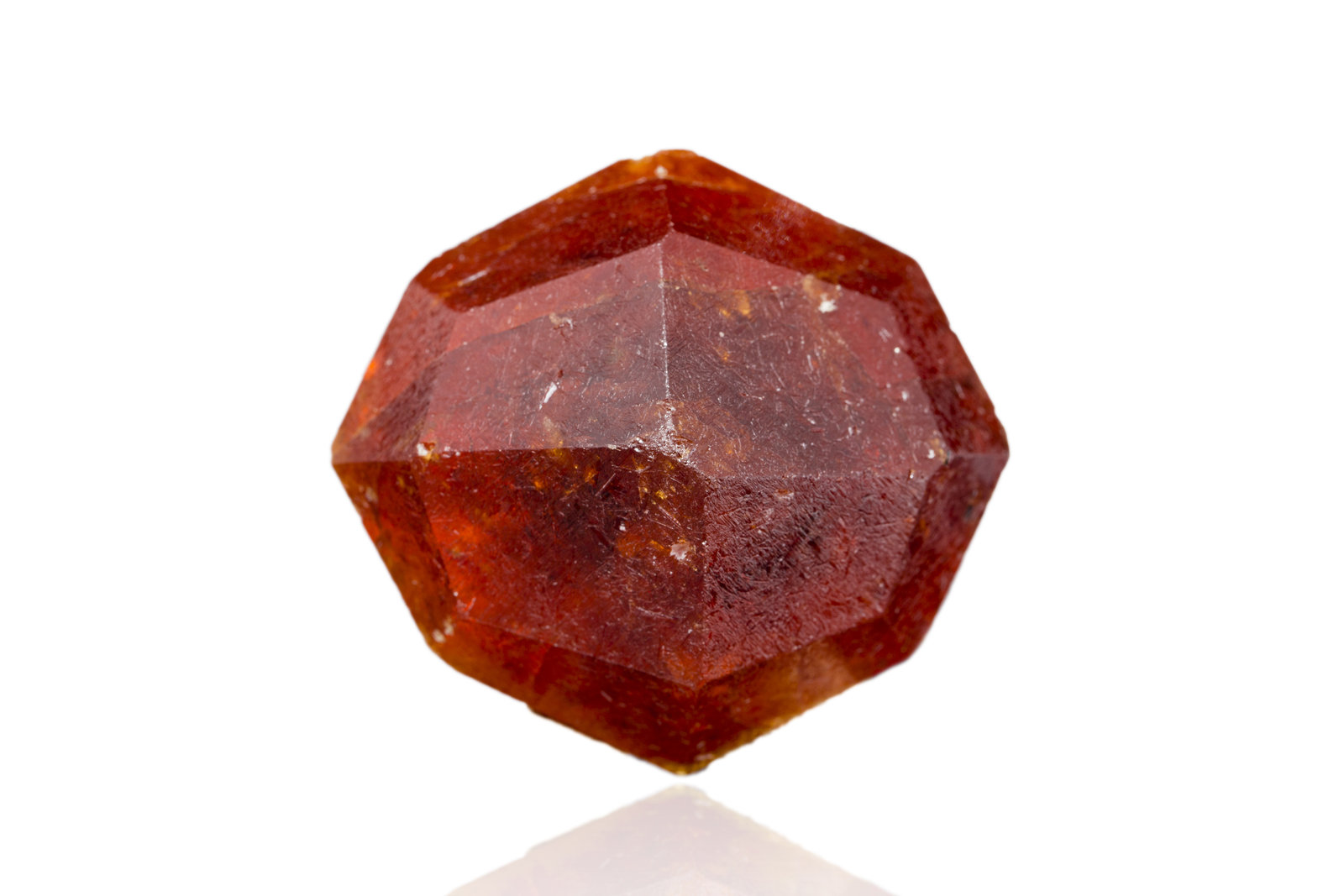Spessartine
6,5	x	6,0	x	6,0	cm
(Autor: MIM Museum)