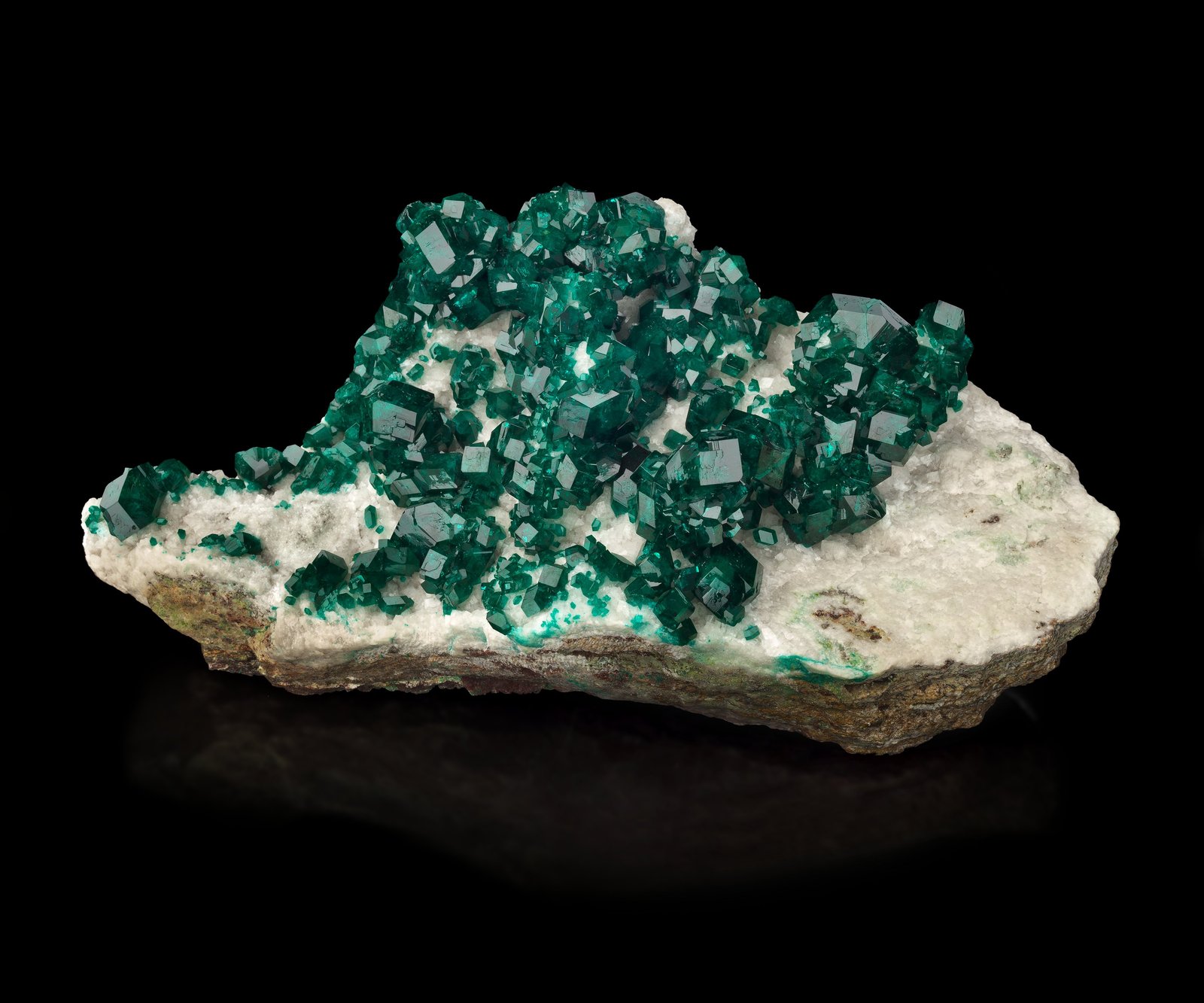 Dioptase on Calcite
26,0	x	13,0	x	12,5	cm
(Autor: MIM Museum)